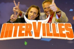 Philippe Candelero et Nelson Monfort animent "Intervilles" 2009. 